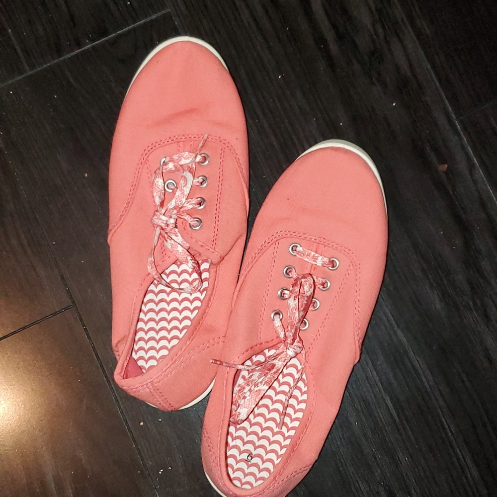Cute brand new pink sneaks